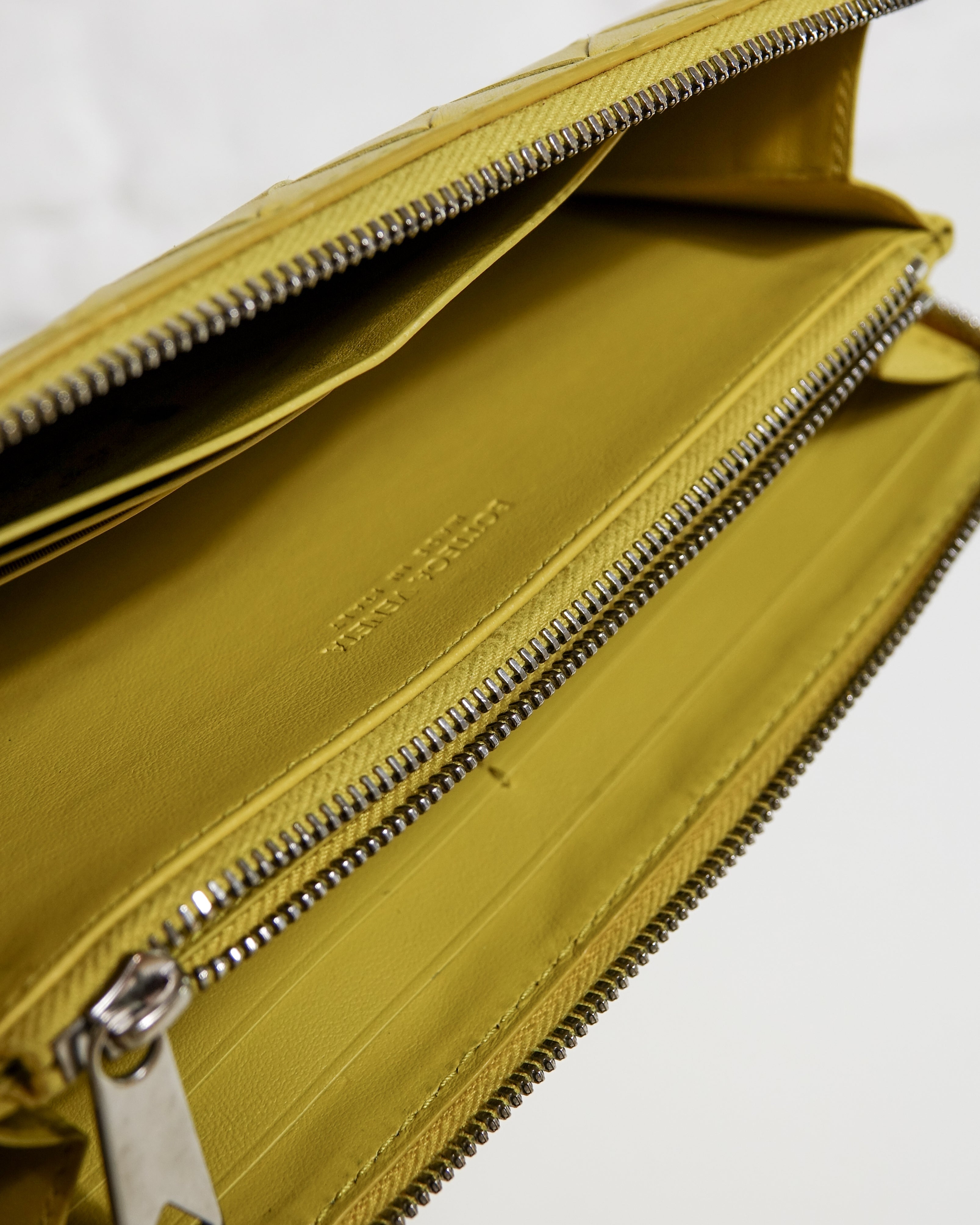 Portefeuille long Bottega Veneta Intrecciato Jaune Lola Collective