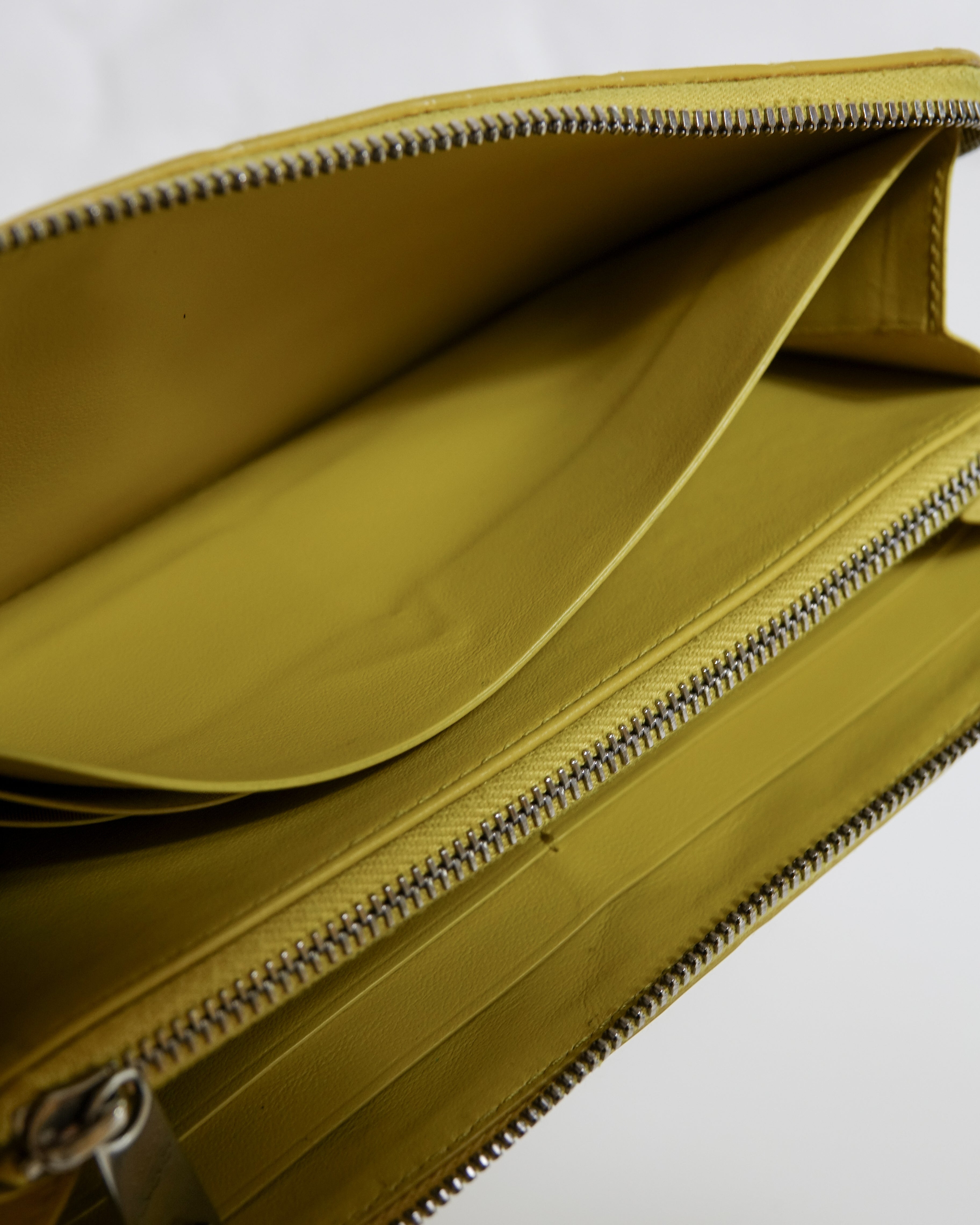 Portefeuille long Bottega Veneta Intrecciato Jaune Lola Collective