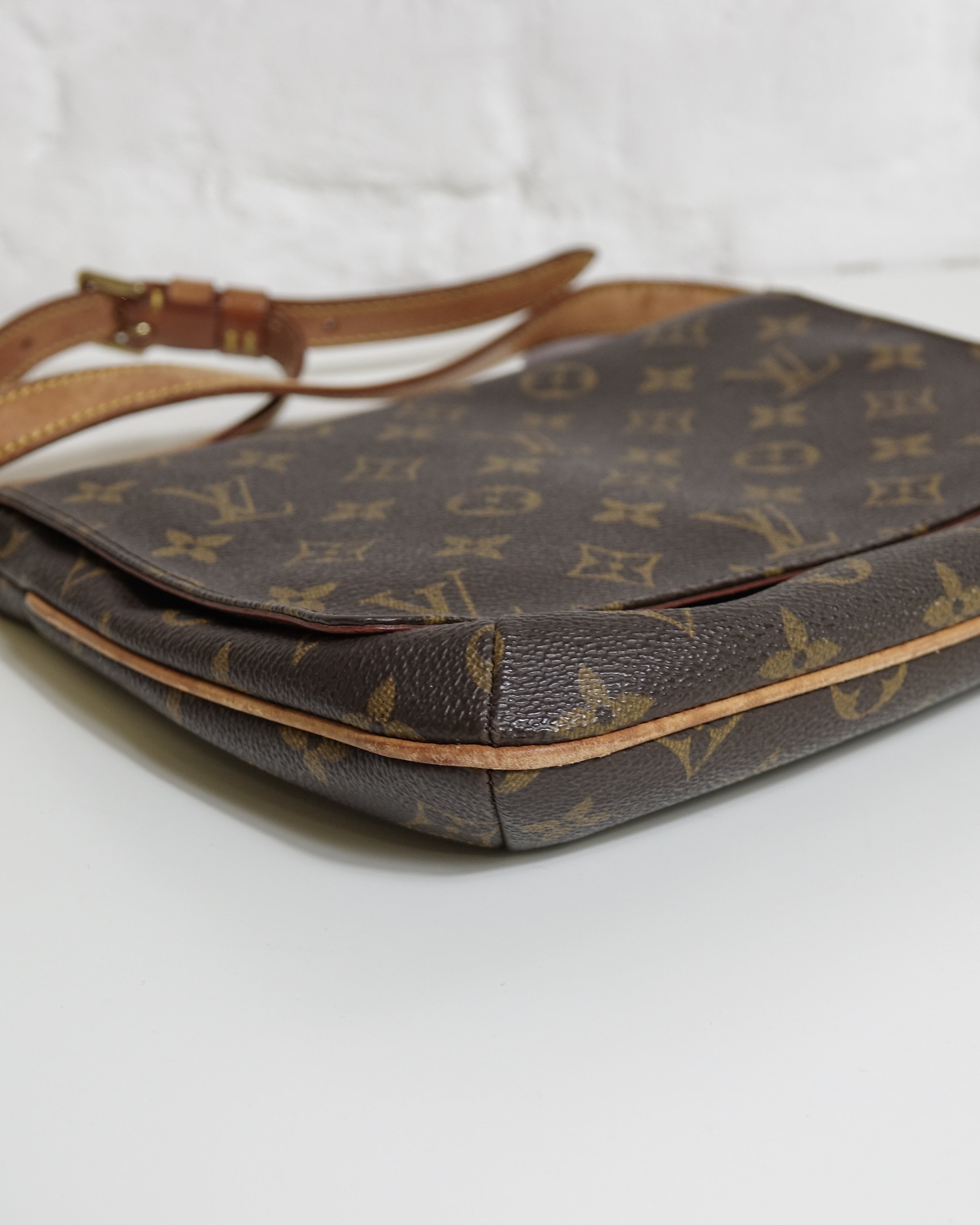 Louis Vuitton Sac monogram épaule Lola collective