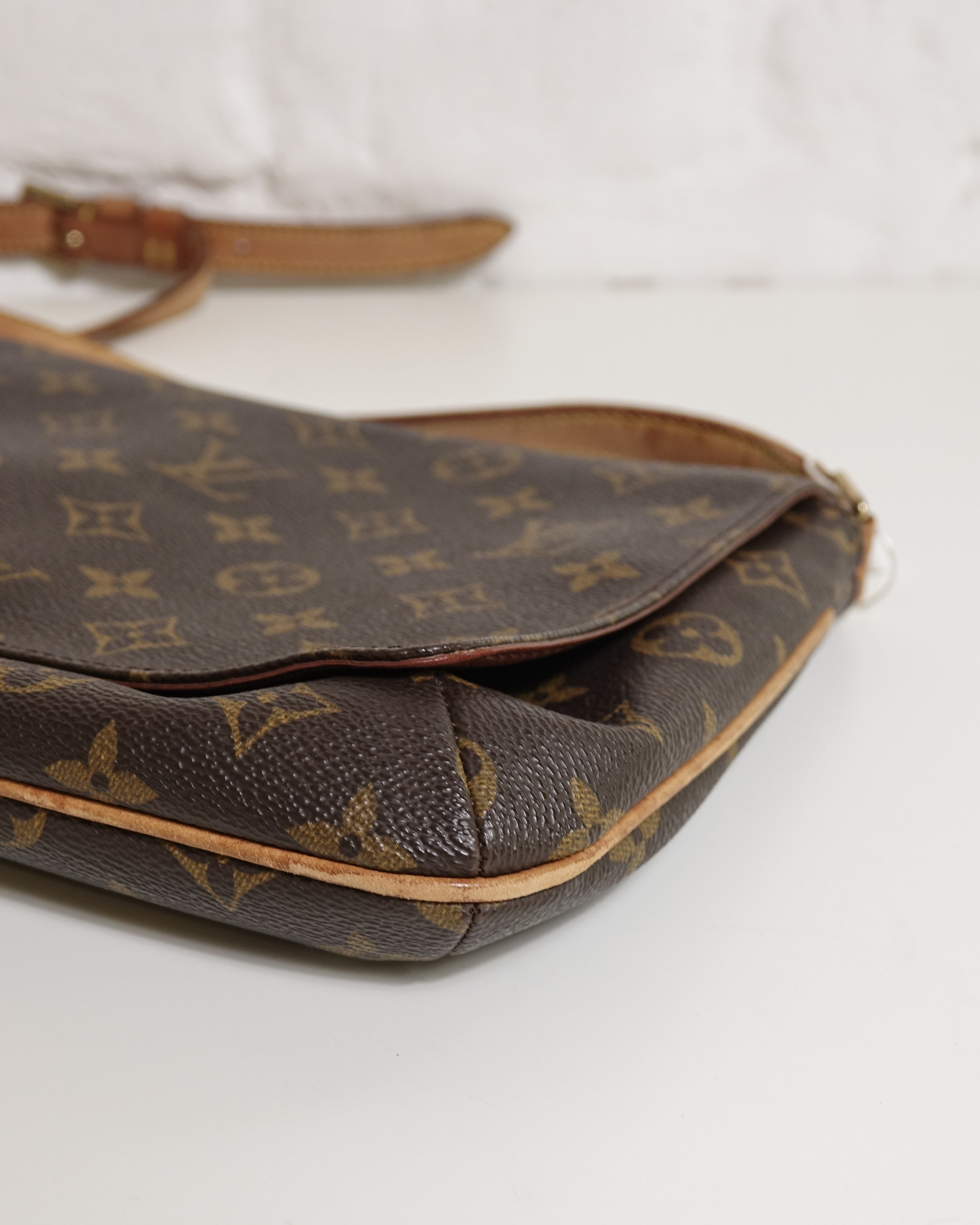 Louis Vuitton Sac monogram épaule Lola collective