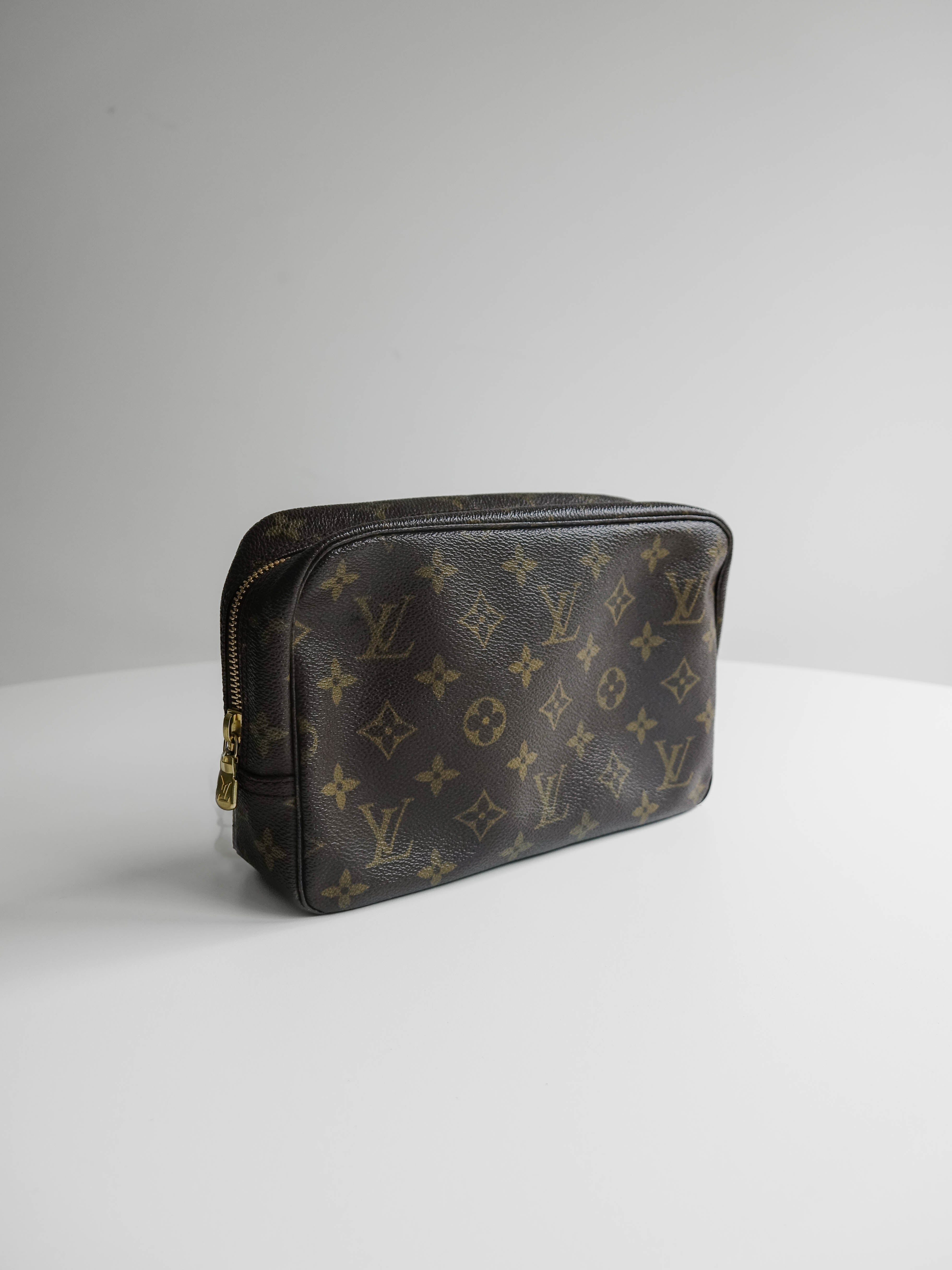 LOUIS VUITTON Monogram Trousse Toilette 23 Lola Collective