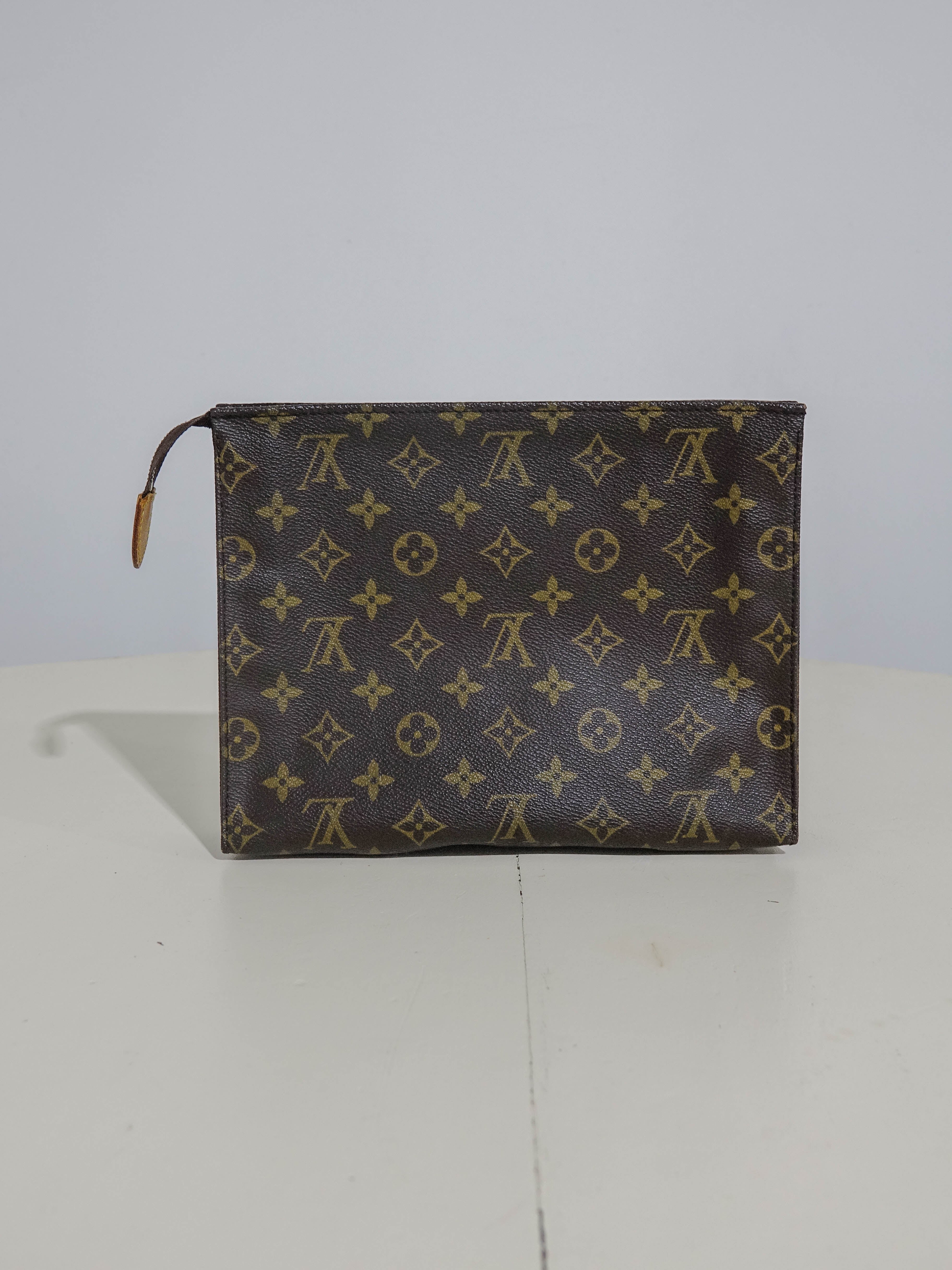 Pochette LOUIS VUITTON Monogram Toilette 26 Pouch Lola Collective
