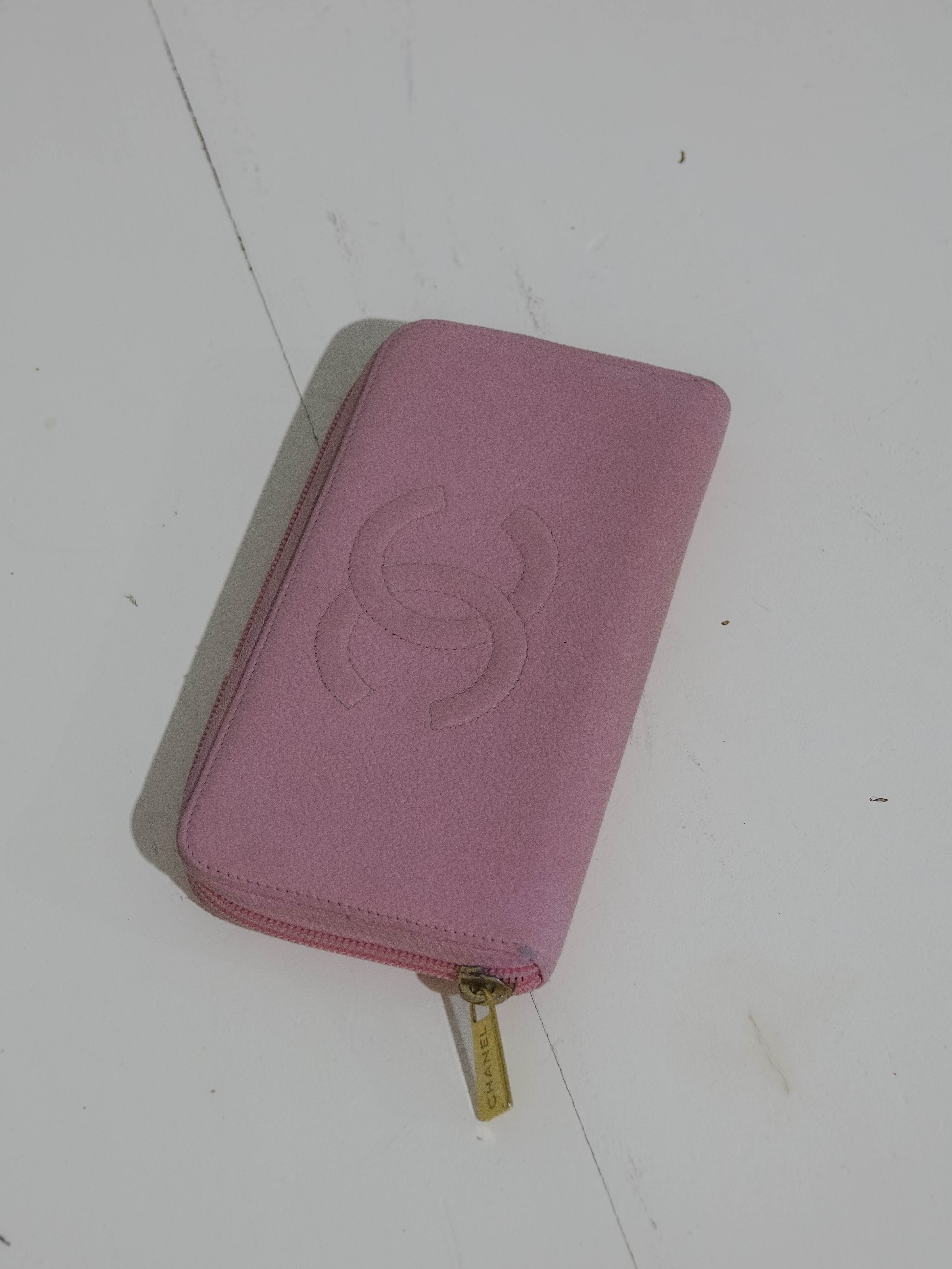 Long portefeuille CHANEL COCO Mark Caviar Skin Pink Gold CC Lola Collective