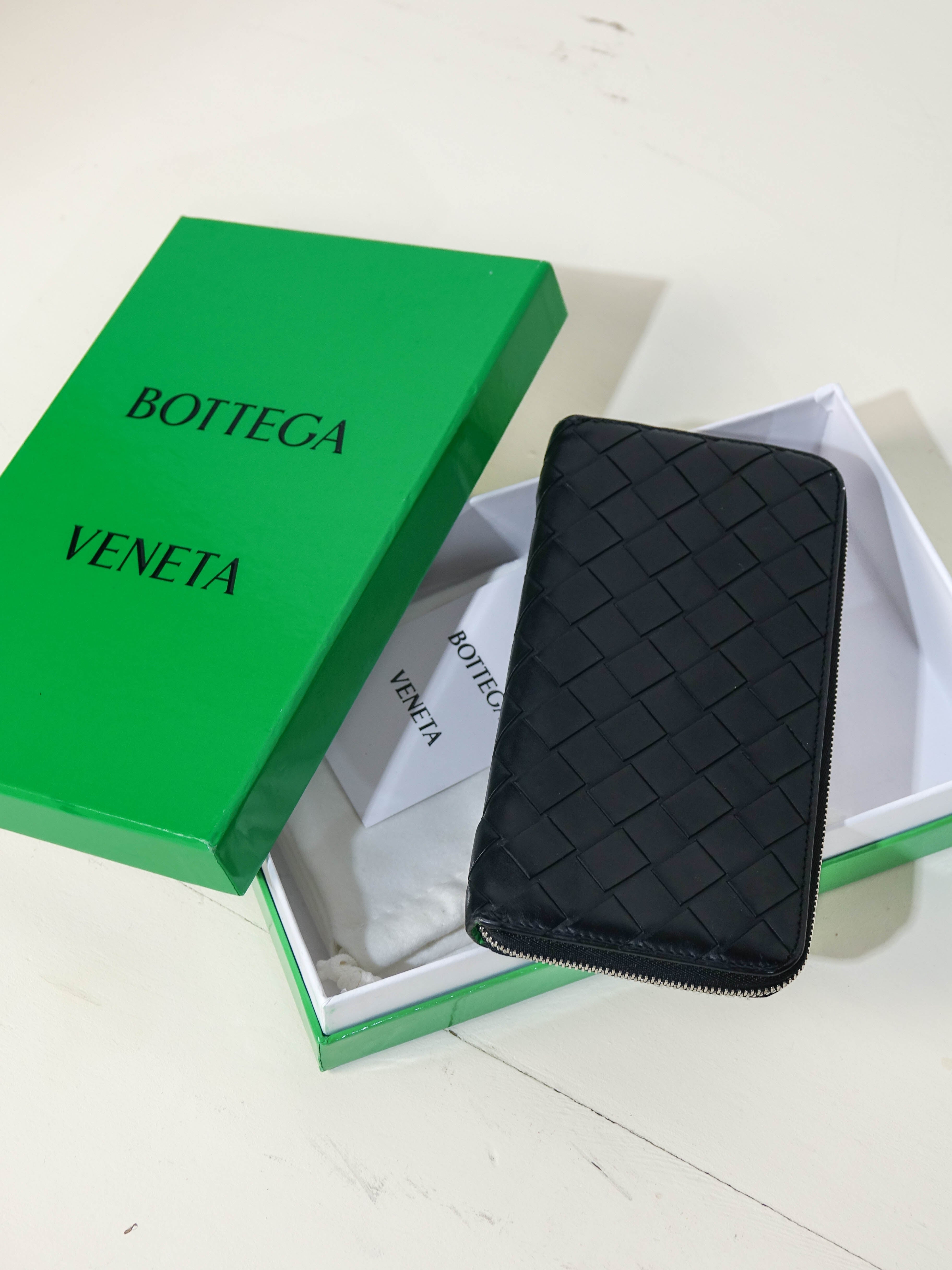Bottega Veneta Portefeuille long intrecciato noir Lola Collective