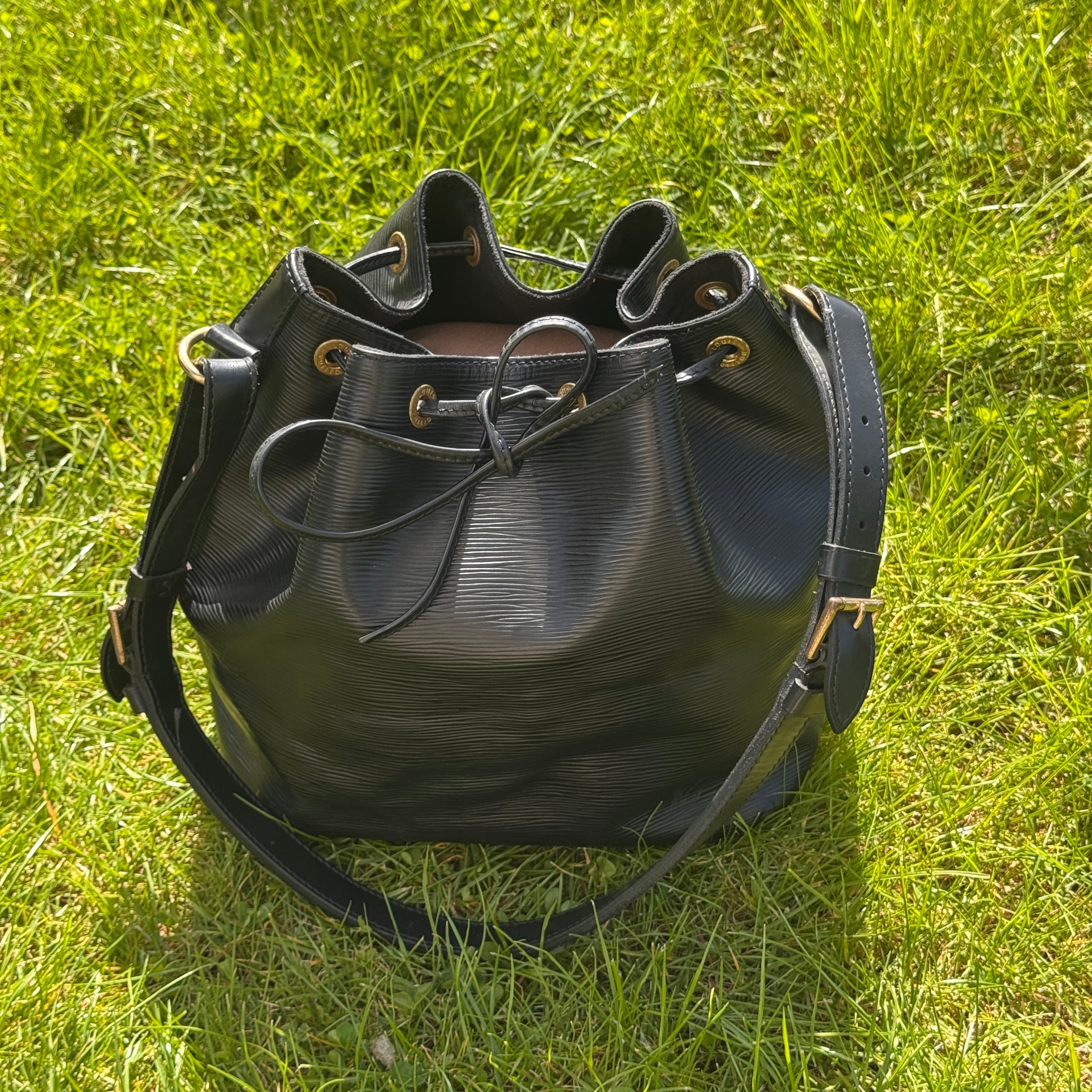 Louis Vuitton Noé PM épi noir Lola Collective