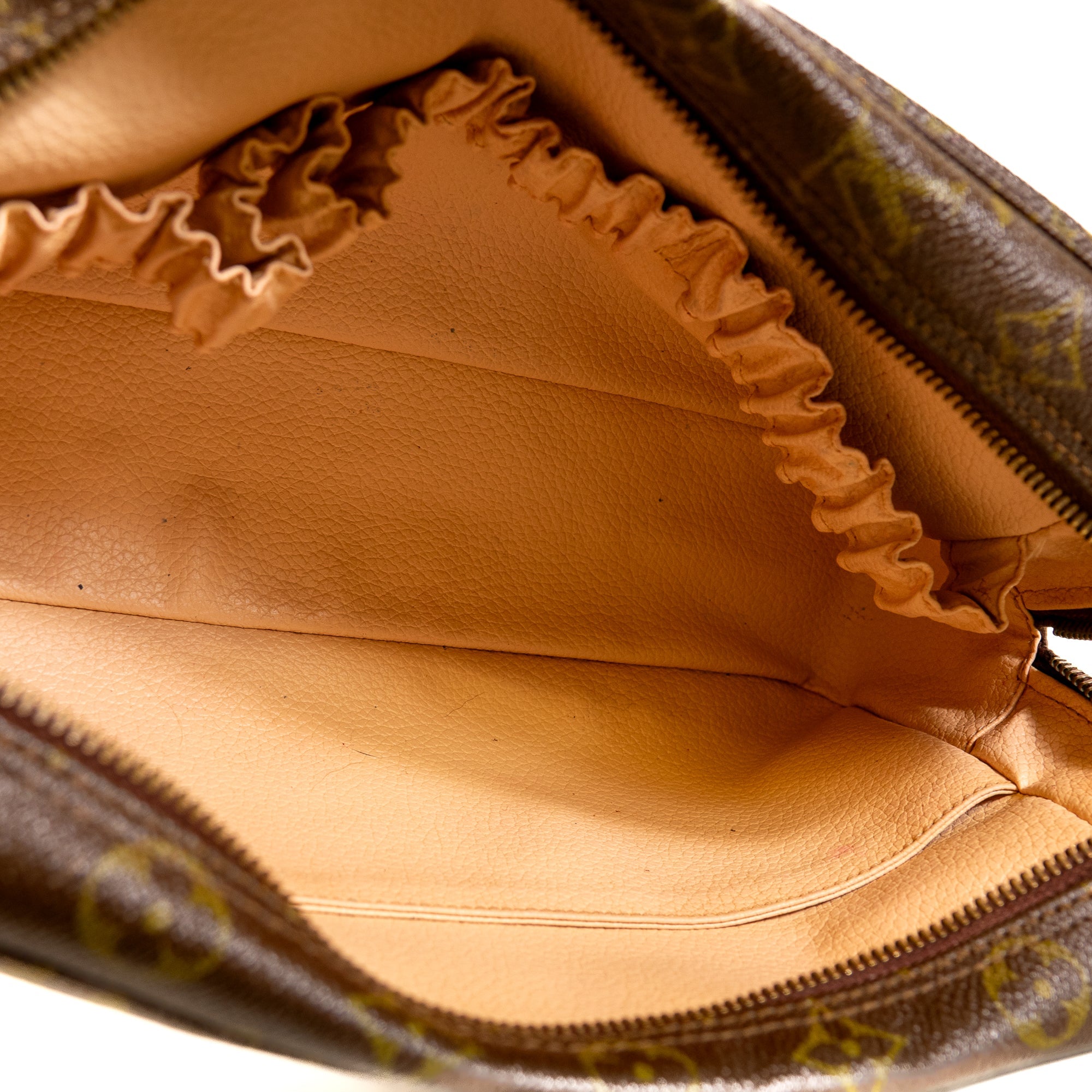 Louis Vuitton Trousse de toilette 28 monogram Lola Collective