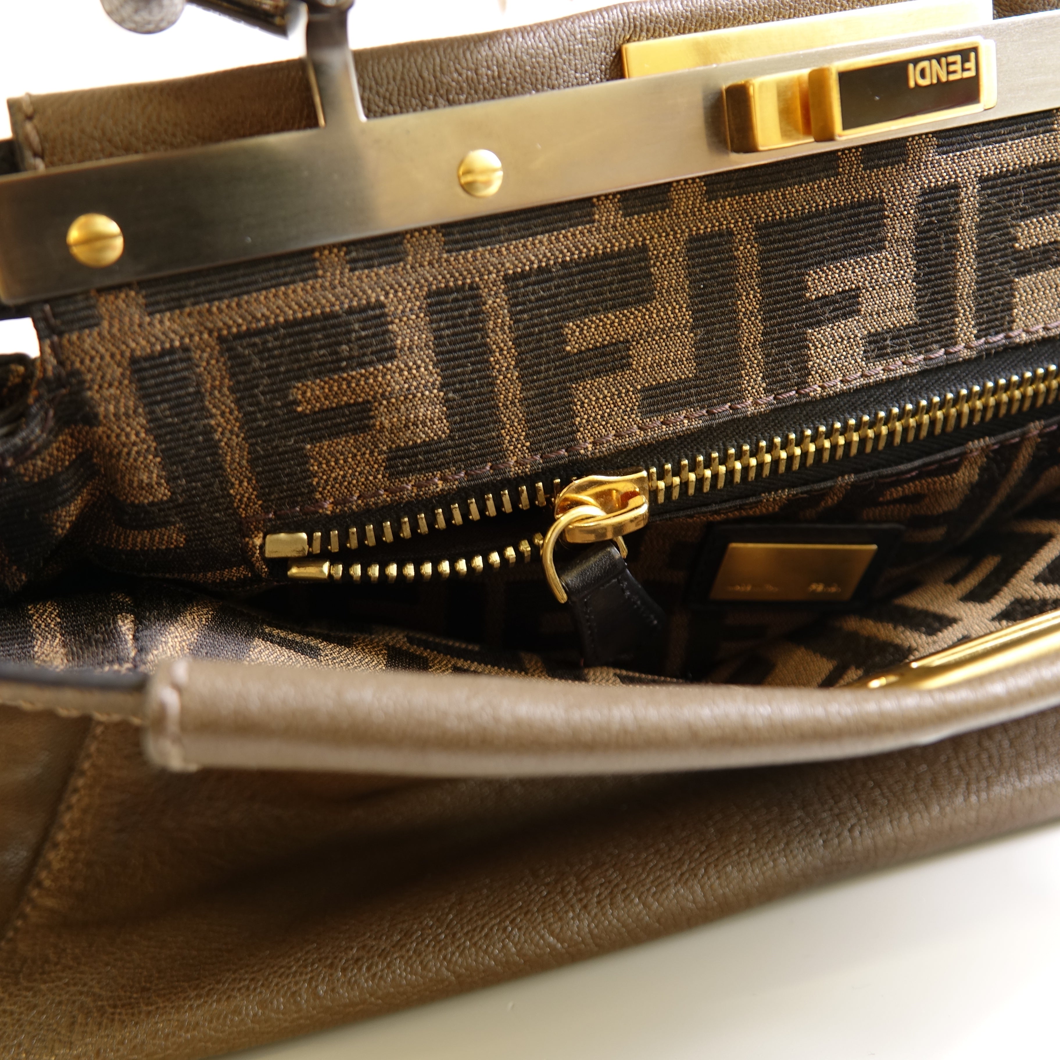 Fendi Peekaboo marron Lola Collective