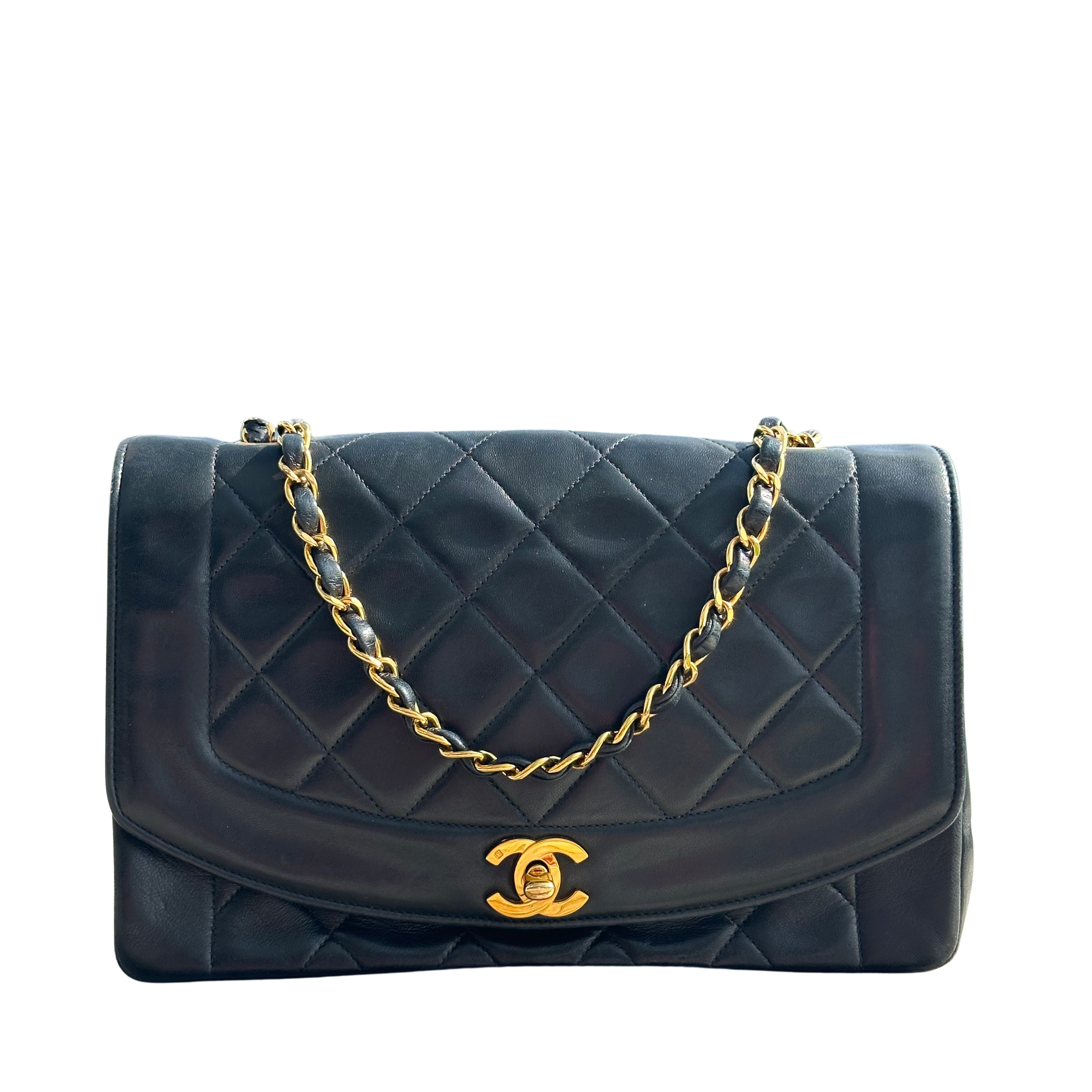 CLASSIC DIANA MEDIUM - CHANEL Lola Collective