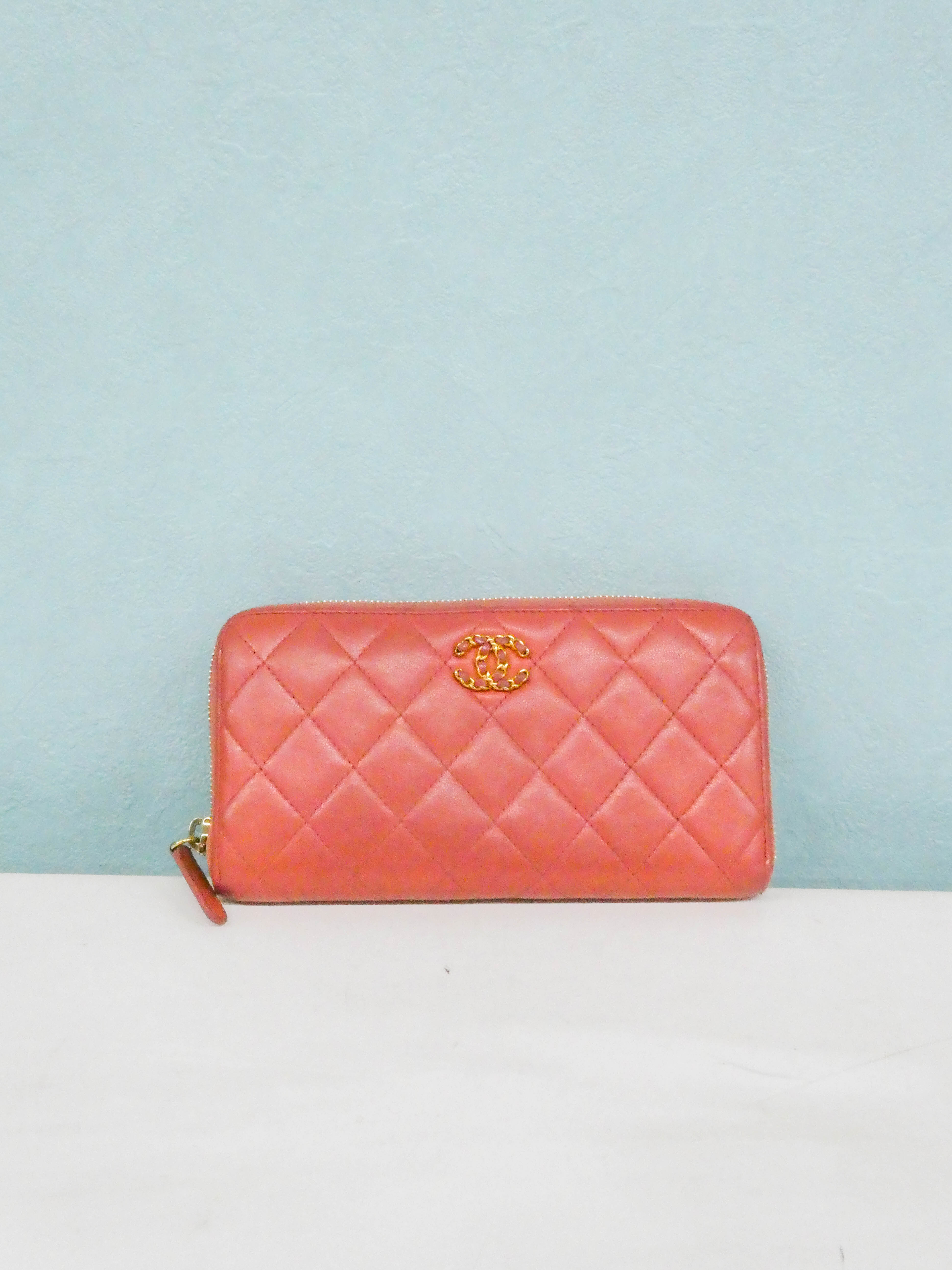 Chanel Portefeuille agneau rose et gold Lola Collective